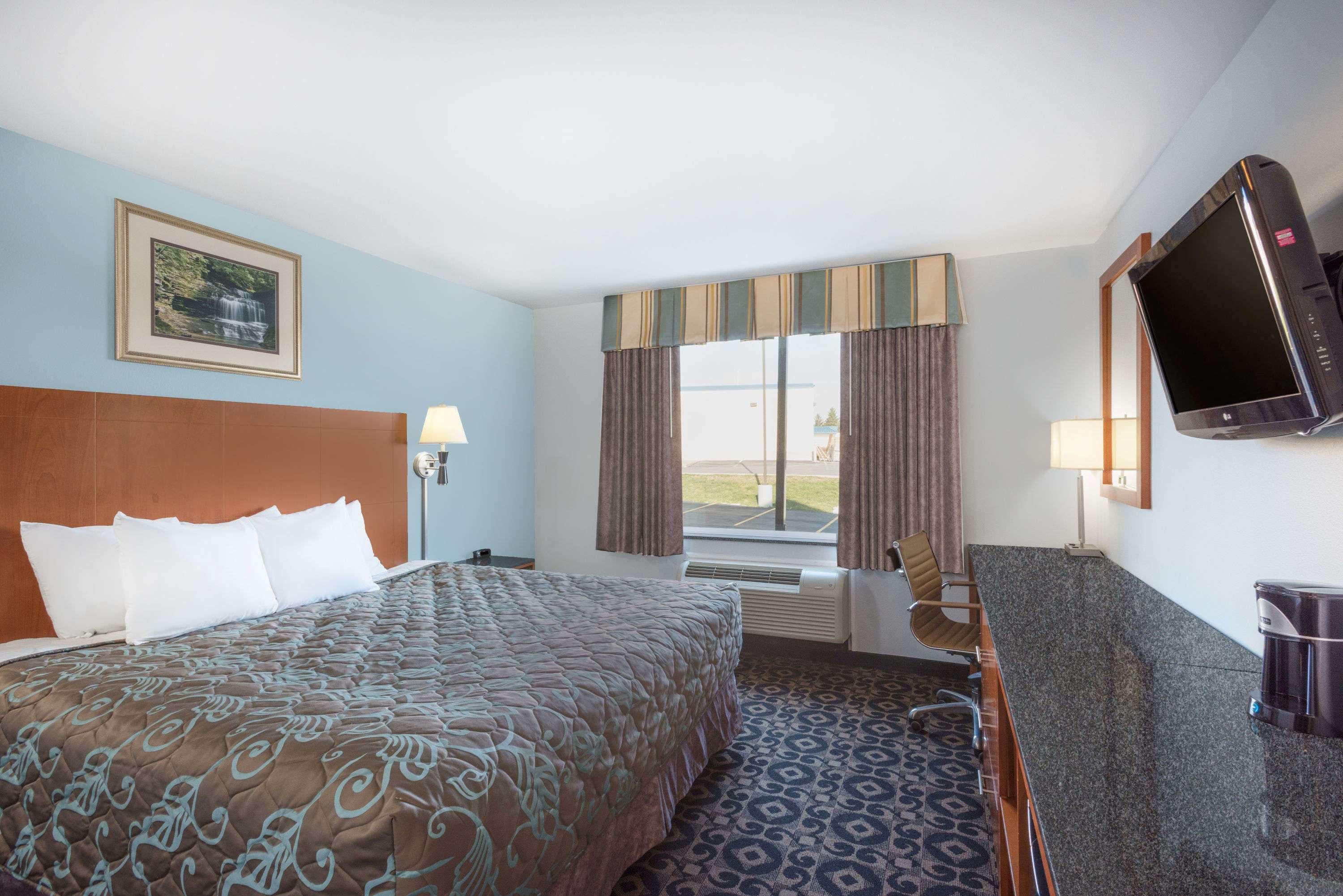 Days Inn By Wyndham Watertown Fort Drum Evans Mills Exterior photo