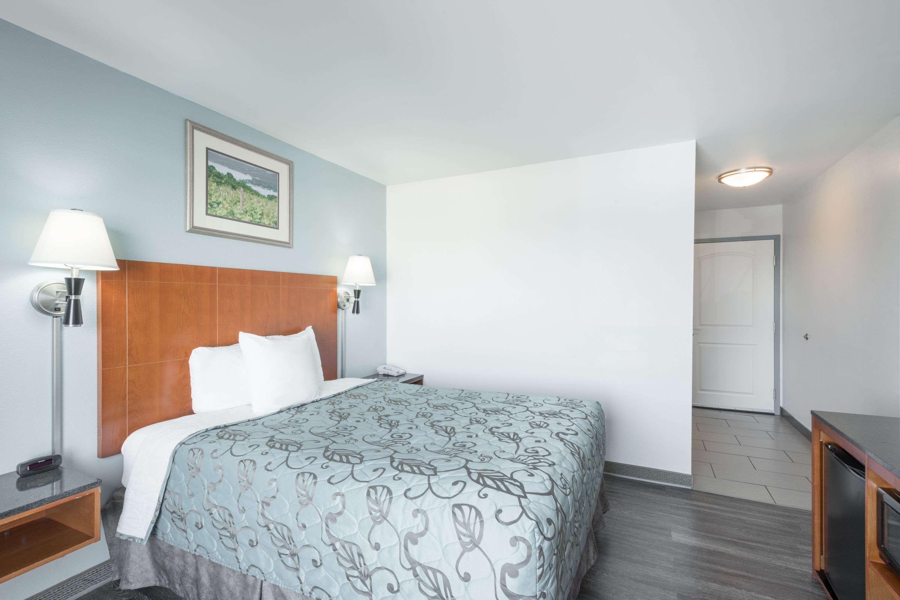 Days Inn By Wyndham Watertown Fort Drum Evans Mills Exterior photo