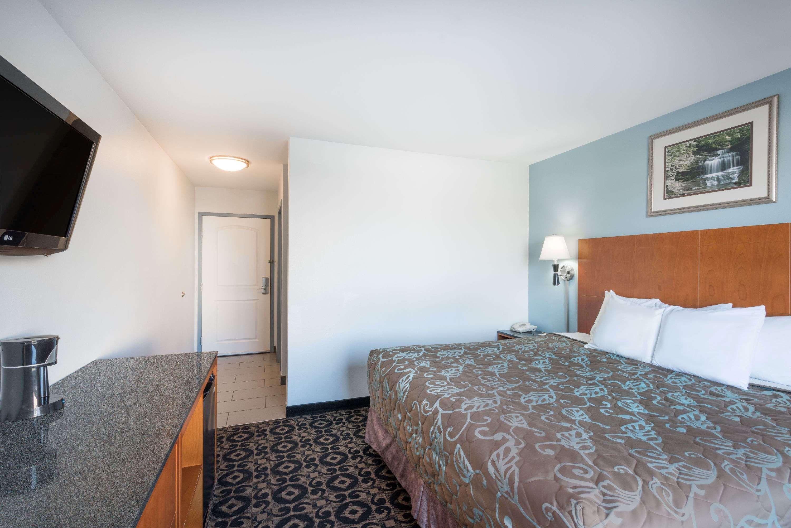 Days Inn By Wyndham Watertown Fort Drum Evans Mills Exterior photo